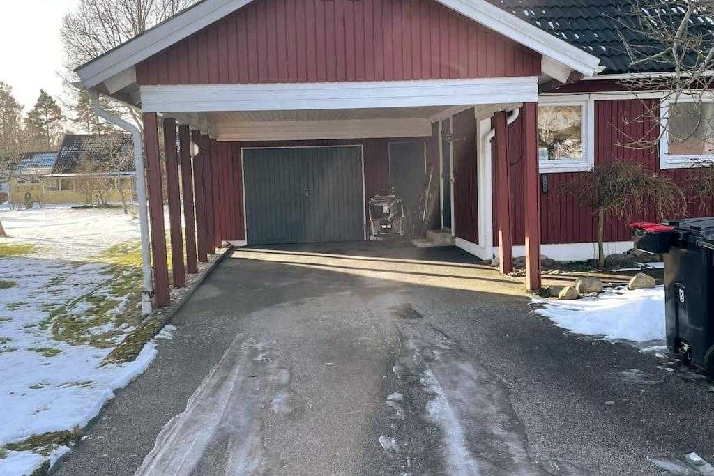 Familjevaenligt Hus Naera Isaberg! Villa Hestra Exterior photo